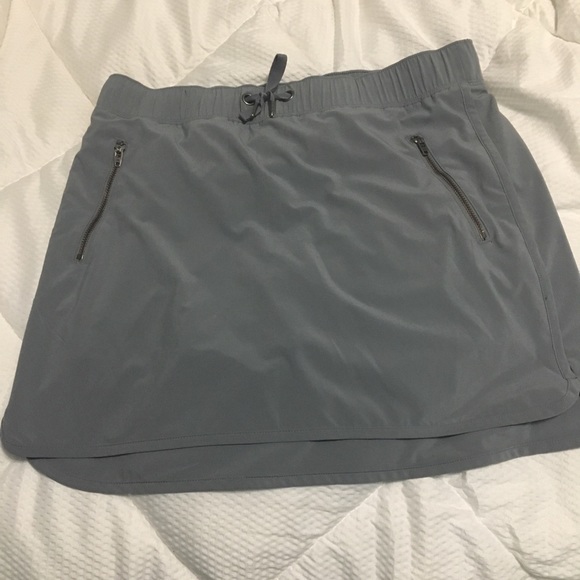 Athleta Pants - Athleta grey athletic skort, zipper pockets, small